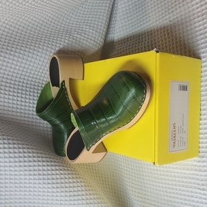 Swedish Hasbeens Green Croc-Embossed Leather Clogs